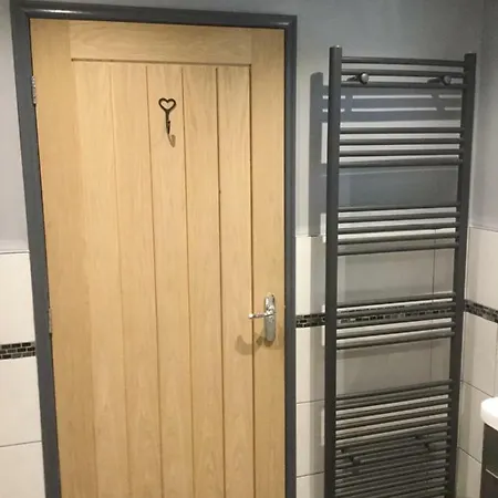 Mowbray Stable * ת'ירסק